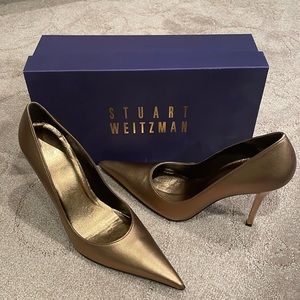 Stuart Weitzman Fever Brass Supple Kid heel. NEVER WORN PERFECT CONDITION